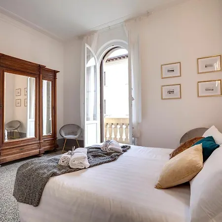 Apartment Magenta By Mamo Florence